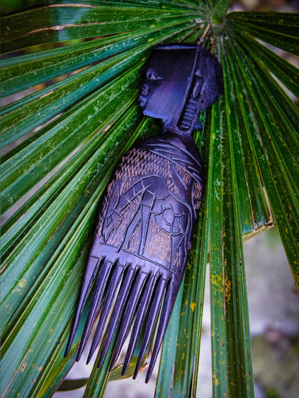 Kenyan Hand-Carved Ebony Comb - Canaanite Style Giraffe Motif